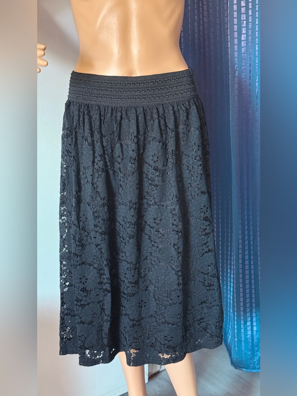 Metro Wear Black Lace Midi Skirt Wide Stretch Waist Lined Size L